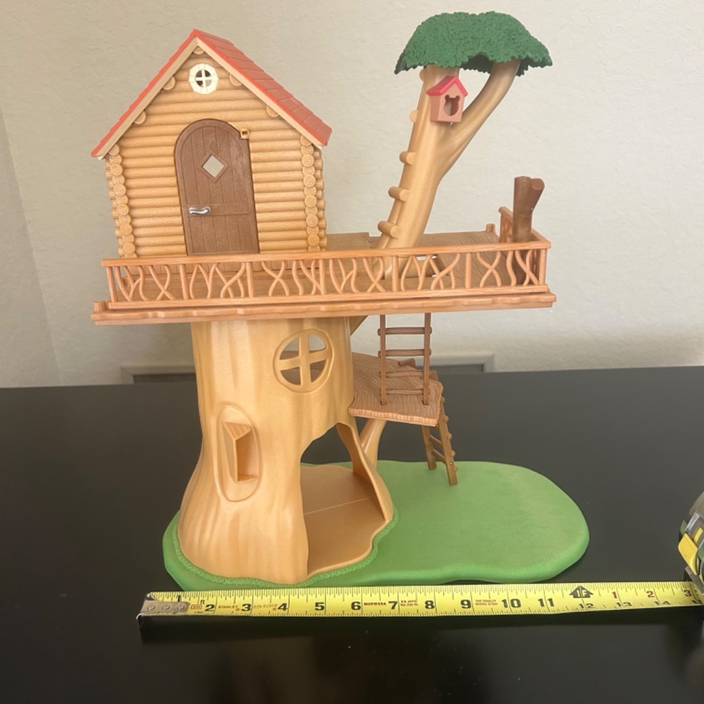 Calico Critter Family Epoch Lively Tree with Family - Picture 6 of 12